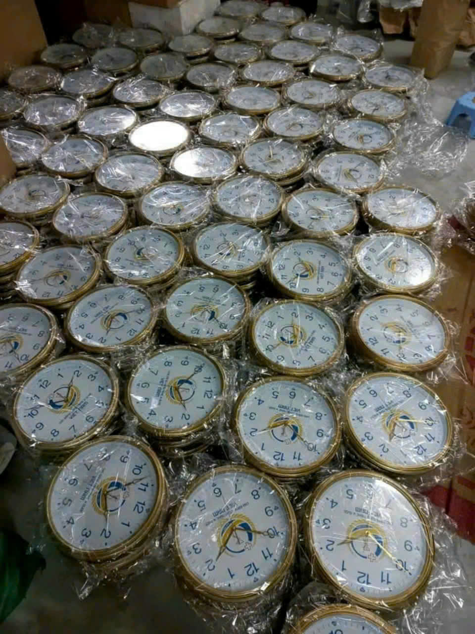 đồng hồ treo tường in logo